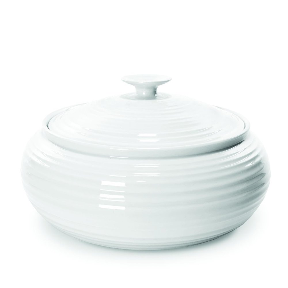 Portmeirion Sophie Conran White Low Casserole Dish - 6 Pint Fine Porcelain Round Bakeware, Oven to Table Cookware for Family Dinners, Freezer, Microwave & Dishwasher Safe