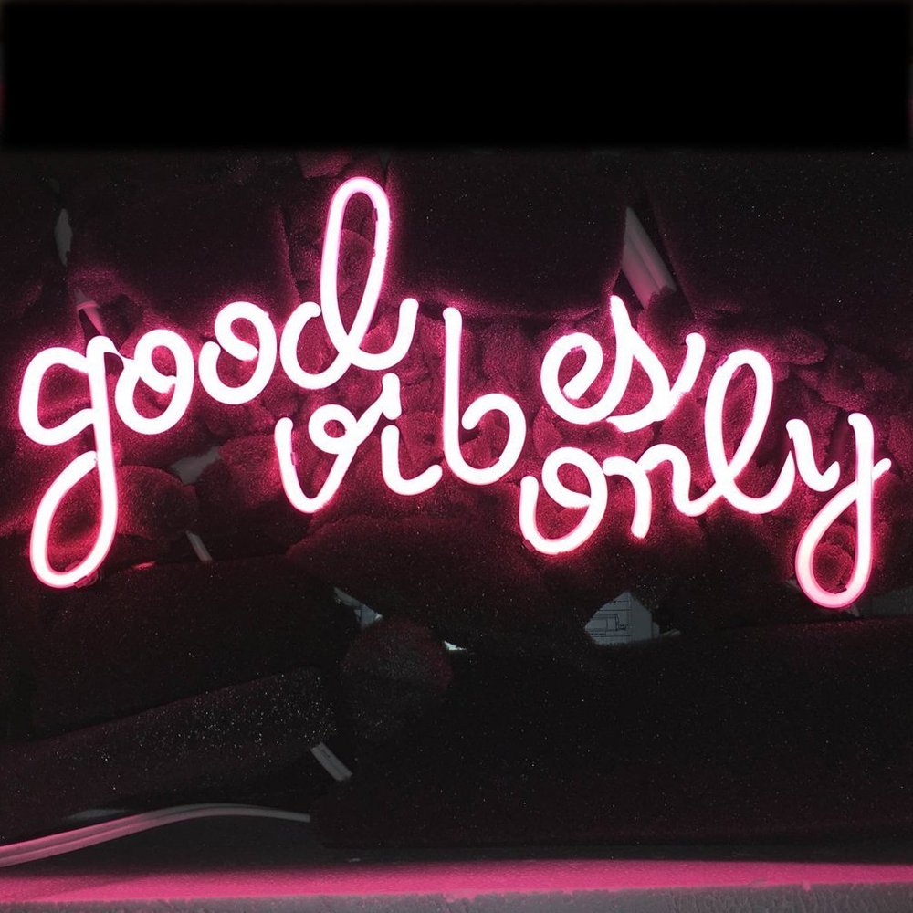 LiQi Handmade Neon Wall Signs for Home Decor Wall Light Room Decor Home Bedroom Girls Pub Hotel Beach Cocktail Recreational Game Room