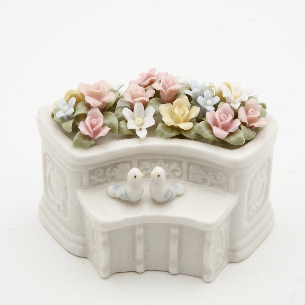 Cosmos 58007 Fine Porcelain Flower Garden Figurine, 1-3/4-Inch