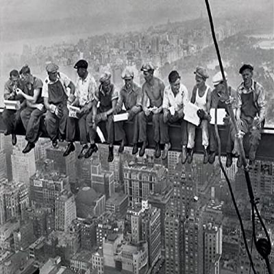 New York Lunch atop a Skyscraper Photograph Taken in 1932 by Charles C. Ebbets Print Poster (20 x 16)
