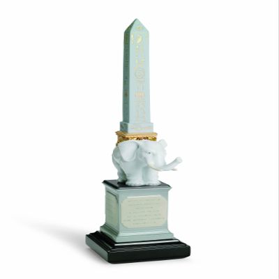 Lladro Pulcino Obelisk, Golden White Left, Figurine