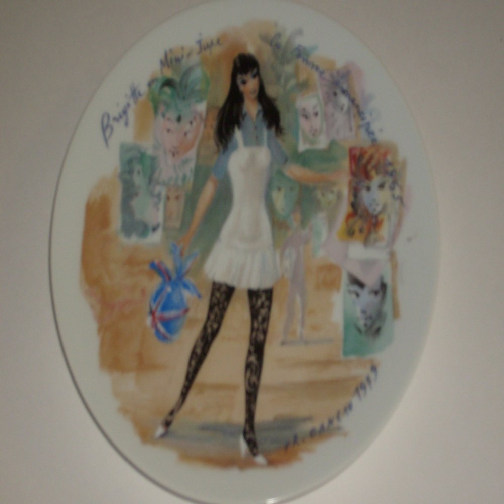 D'arceau Limoges Brigitte in Mini-skirt, the Liberated Woman 1965 Collective Plate