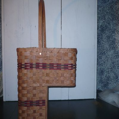 KENZIE'S STARS AND GIFTS Amish Handmade Large 9 Inch Stair Step Basket. Colors May Vary (Black, Red, Blue, Green, Burgundy, Natural) Measures: 16" Back to Front Opening with The L Shape Being 5".