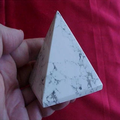 A1702 Gemqz White Howlite Carved