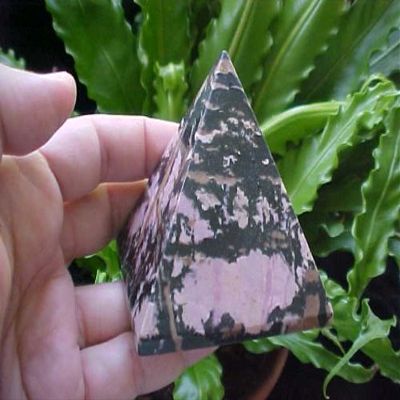 B4302 Gemqz Rhodonite Carved Pyramid Africa !!!
