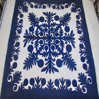 Hawaiian quilt lap blanket/wall hanging 100% hand quilted/hand appliqued 60x60
