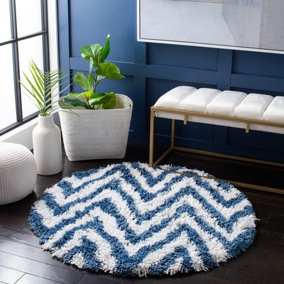 SAFAVIEH Chevron Shag Collection 4' Round Ivory/Blue SG250A Handmade 1.2-inch Thick Area Rug