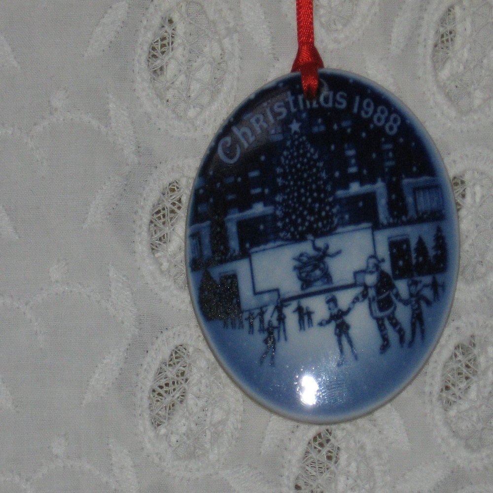 1988 Bing & Grondahl Ornament Christmas in America"Rockefeller Center"
