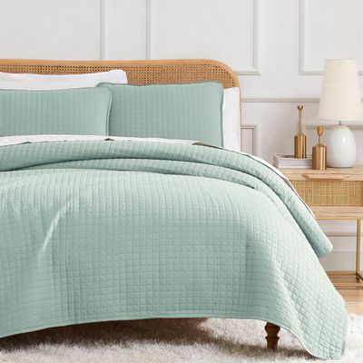 Southshore Fine Living, Inc. Oversized King Quilt Bedding Set, Soft Microfiber, Stain and Pet Hair Resistant Bedding, California/King Size Quilt Coverlet Bedspread Set with 2 Shams, Sky Blue