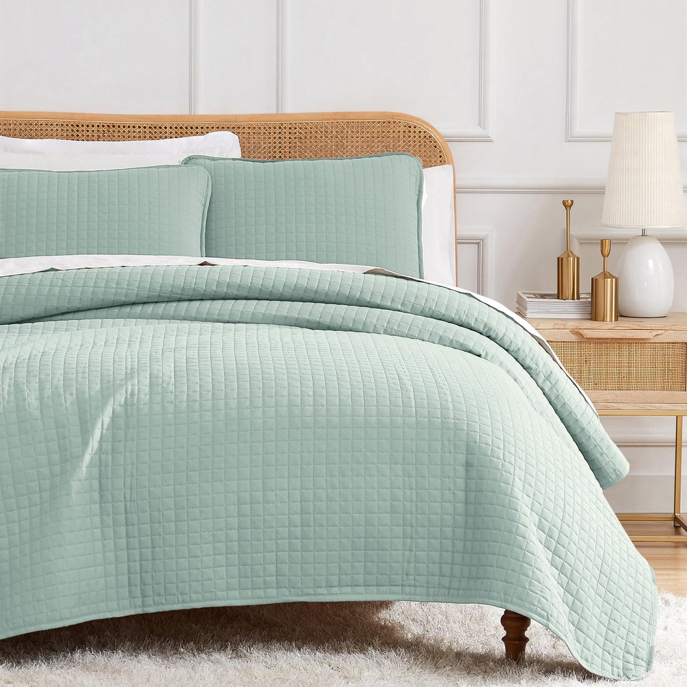Southshore Fine Living, Inc. Oversized King Quilt Bedding Set, Soft Microfiber, Stain and Pet Hair Resistant Bedding, California/King Size Quilt Coverlet Bedspread Set with 2 Shams, Sky Blue