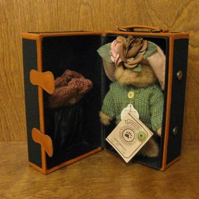 Boyds Uptown Collection #900251 Penny Whistleby, Limited Edition