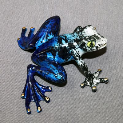 Gorgeous Bronze Frog Chica Figurine Statue Color Live Frogs/Limited Edition Signed & Numbered (Silver Blue)