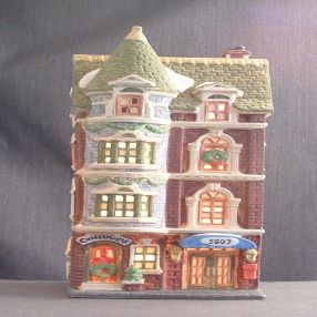 Department 56 Heritage Village Collection ; Christmas in the City Series ; 5607 Park Avenue Townhouse #5977-3 by Christmas in the City Village