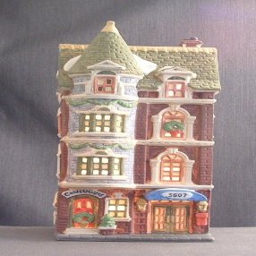 Department 56 Heritage Village Collection ; Christmas in the City Series ; 5607 Park Avenue Townhouse #5977-3 by Christmas in the City Village