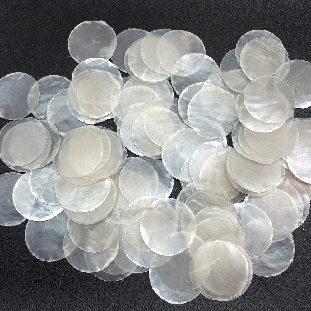 PEPPERLONELY 100 PC Round Natural Capiz Sea Shells, 1 Inch