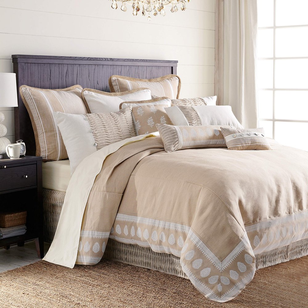 HiEnd Accents Newport 4 Piece Queen Duvet Cover Set, White Cream Bedding Set, Chic Casual Farmhouse Boho Romantic Bed Set, 1 Duvet Cover, 1 Bedskirt and 2 Pillowcases