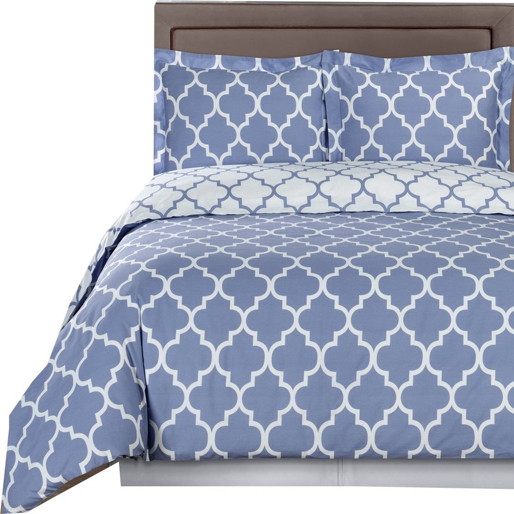 8 Pieces Meridian Periwinkle with White King Size Bed in a Bag Set Include: 3pc Duvet Cover Set + 4pc Sheet Set+ 1pc Down Alternative Comforter