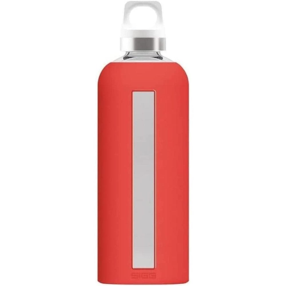 Sigg - Star Water Bottle - BPA-Free, Leak-Proof Glass Bottle, Anti-Shock - Non-Slip Silicone Case - Designed in Switzerland - Scarlet - 17 Oz