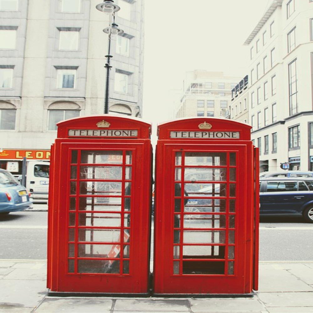 Gifts Delight Laminated 24x36 inches Poster: Dispensary Telefonh_Usschen London Red Red Telephone Box Telephone House British Phone Phone Booth England
