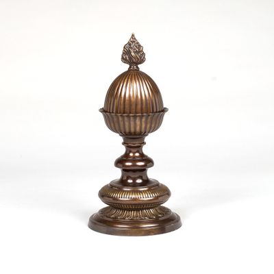 Home Decoration Acccessories Decorative Tabletop Finial Brass with Bronze Finish Embossed Pineapple Design Round Base 17" High