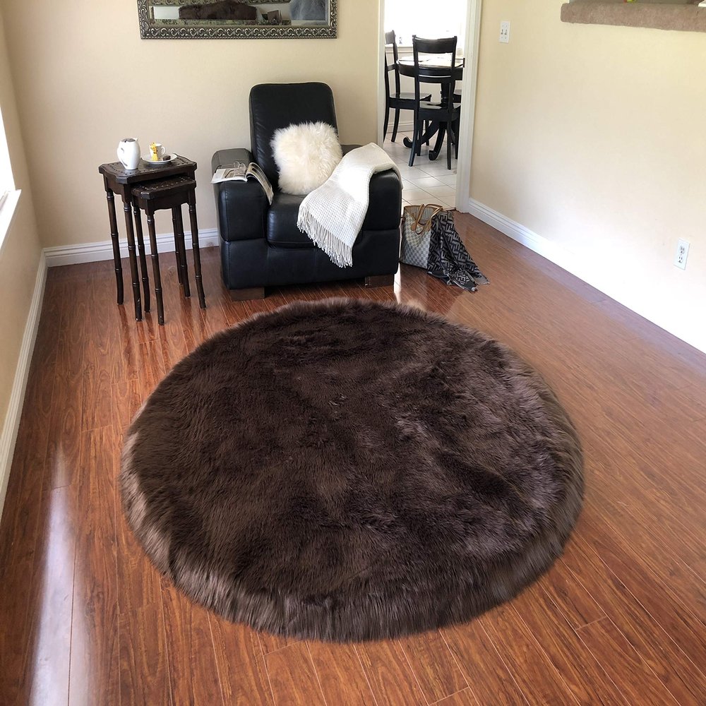 LAMBZY Faux Sheepskin Super Soft Hypoallergenic Rug Plush Fur, Luxury Shaggy Silky Plush Carpet for Bedrooms Rugs Living Room Kids Rooms Sofa Floor Rugs Round(8', D240 cm, Brown)