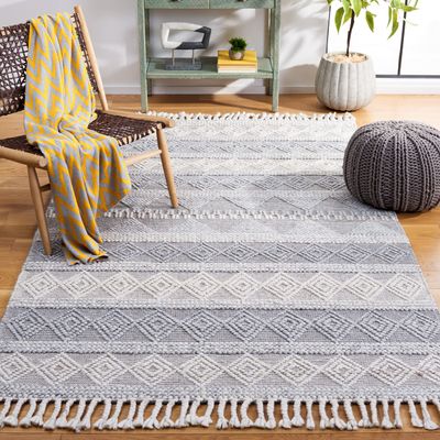 SAFAVIEH Natura Collection Accent Rug - 3' x 5', Silver, Handmade Wool Tassel, Ideal for High Traffic Areas in Entryway, Living Room, Bedroom (NAT317G)