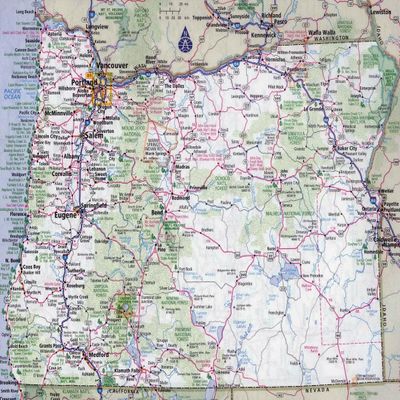 Gifts Delight Laminated 29x24 Poster: Road Map - Map of Oregon - 100 More Photos