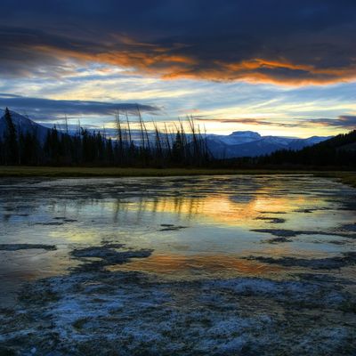 Posterazzi Vermillion Lakes Outside Of Banff Alberta Poster Print, (22 x 34)