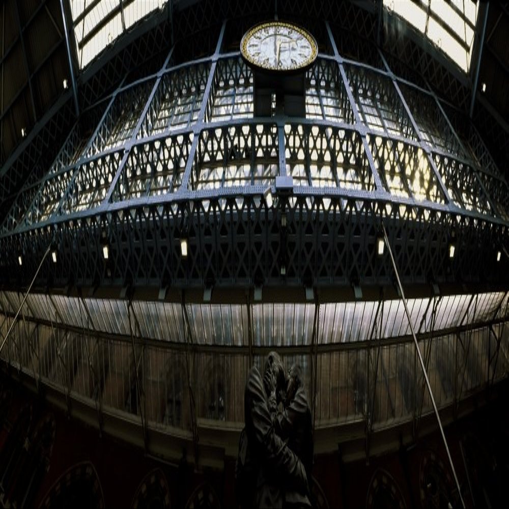 Posterazzi The Meeting Place Statue at St Pancras Railway Station Somers Town London England Poster Print, (32 x 12)
