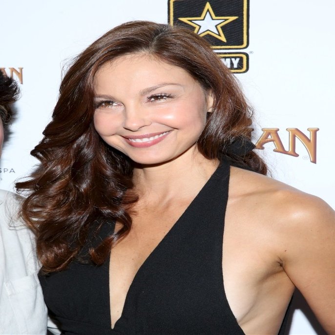 Ashley Judd Out And About For Celebrity Candids - Tue New York Ny April 14 2015 Photo By Andres OteroEverett Collection Photo Print (16 x 20)