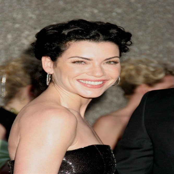 Julianna Margulies At Arrivals For American Theatre WingS 60Th Annual Tony Awards - Arrivals Radio City Music Hall New York Ny June 11 2006 Photo By Rob RichEverett Collection Photo Print (16 x 20)