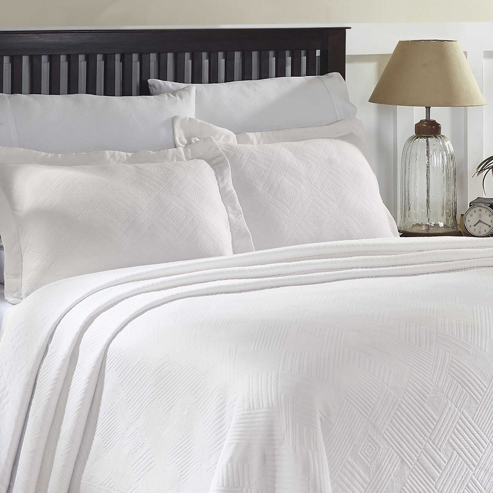 BNM Oversized Geometric Fret Design Matelasse Cotton Bedspread, Jacquard Weave, Soft, All-Season, Cozy, Lightweight, Perfect for Master or Guest Bedroom, Matching Pillow Shams, Full, White