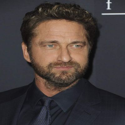 Posterazzi Poster Print Gerard Butler at Arrivals for Den of Thieves Premiere L.A. Live Regal Cinemas Los Angeles Ca January 17 2018. Photo by Elizabeth GoodenoughEverett Collection Celebrity (8 x 10)