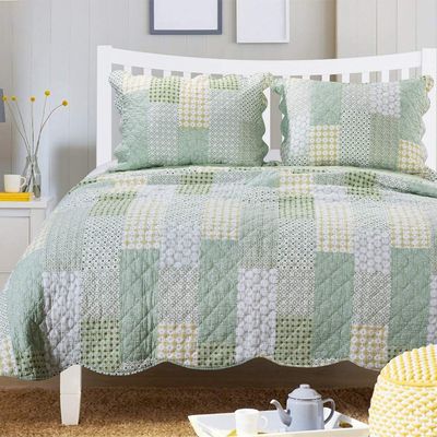 HNU 3 Piece Full-Queen Reversible Countryside World Bedding, Sage Green Light Yellow Geometric Patchwork Quilt, Stylish Farmhouse Bedding, Classic Motif Scalloped Borders Soft Cotton Quilt