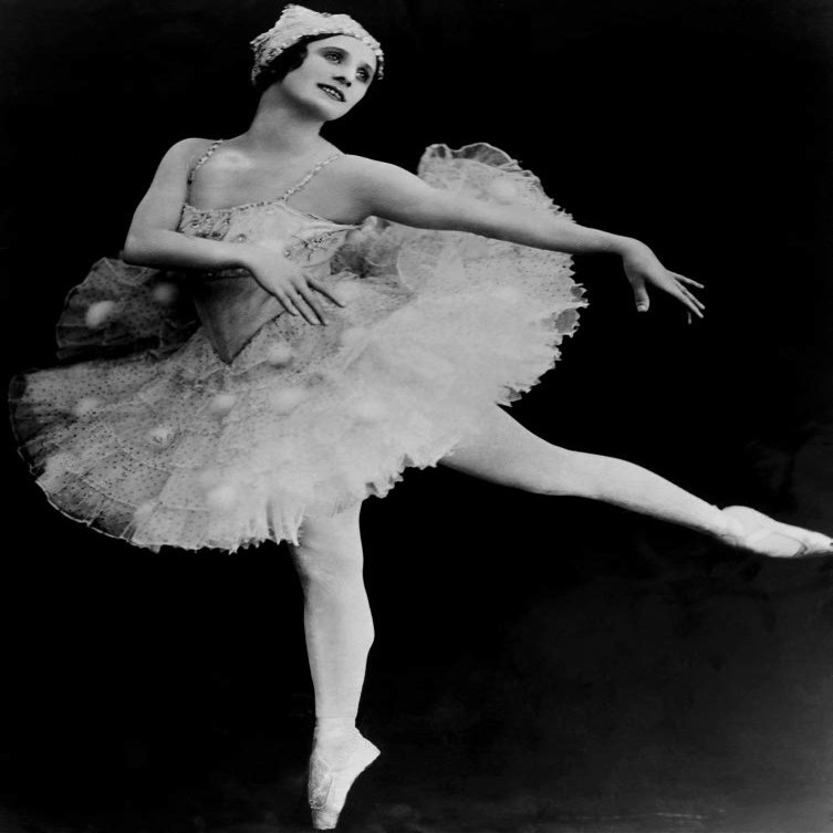 Posterazzi Poster Print Collection EVCPBDANPAEC053 Anna Pavlova Portrait (8 x 10)