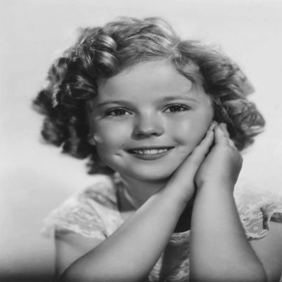 Posterazzi Poster Print Collection EVCPBDSHT2EC015 Shirley Temple Portrait (8 x 10)