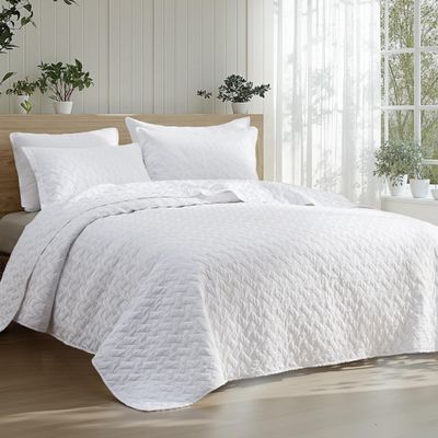 Bedsure Quilts Twin Size - Lightweight Bedspreads Twin Size with Basket Weave Pattern, Soft Quilt Bedding Set, White Comforter Set Coverlet for All Seasons with 1 Pillow Sham (68" x 86")
