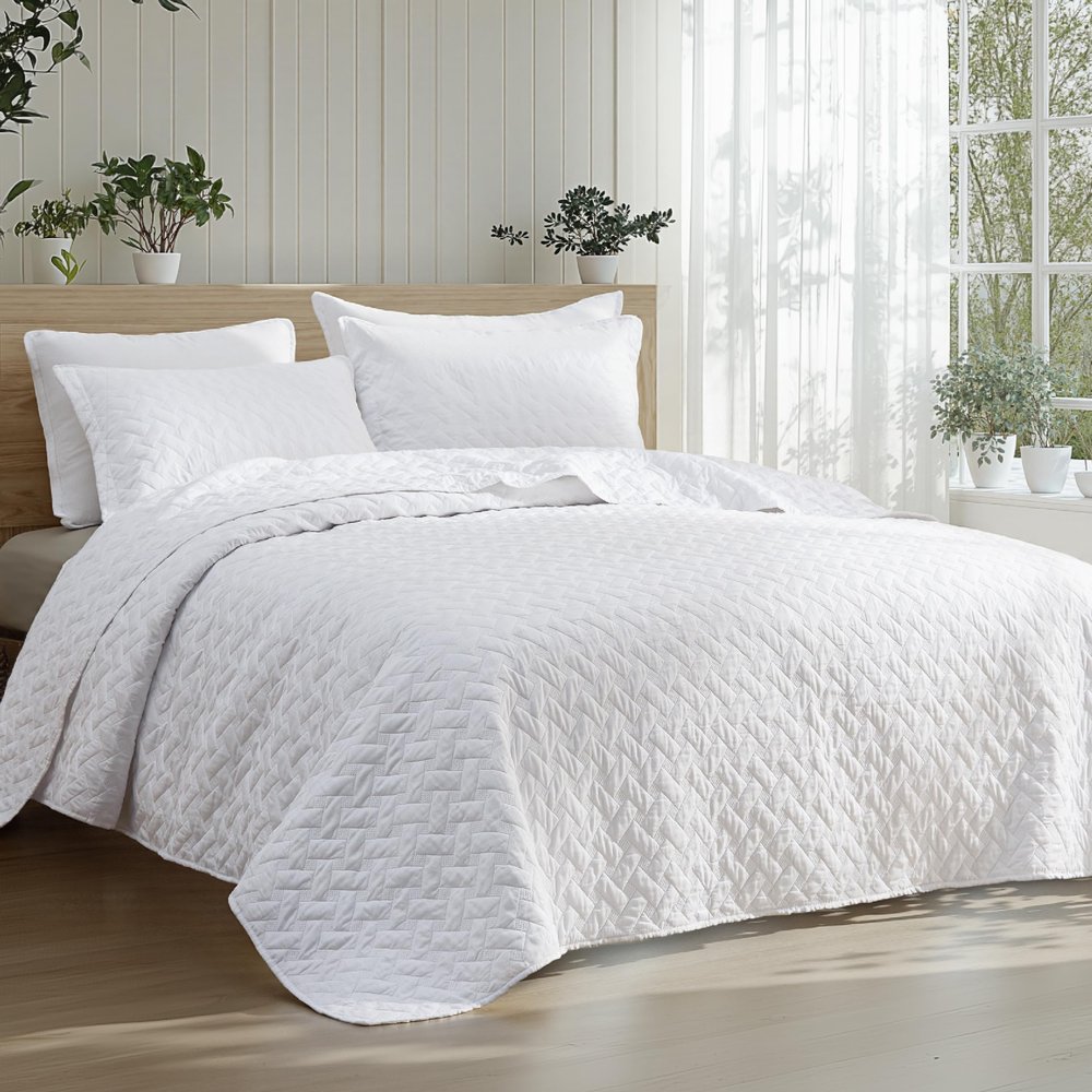Bedsure Quilts Twin Size - Lightweight Bedspreads Twin Size with Basket Weave Pattern, Soft Quilt Bedding Set, White Comforter Set Coverlet for All Seasons with 1 Pillow Sham (68" x 86")