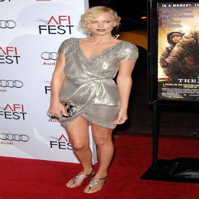 Posterazzi Poster Print Collection EVC0904NVBGM020 Charlize Theron at Arrivals for AFI Fest 2009 Gala Screening of The Road & A Tribute to Viggo Mortensen