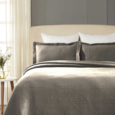BLUENILEMILLS Blue Nile Mills Farmhouse Bedspread Set, Textured Cotton Celtic Circle Scalloped Quilt Set with Matching Sham(s), Farmhouse Amazon Essentials Bedding, Popular Pretty Quilt
