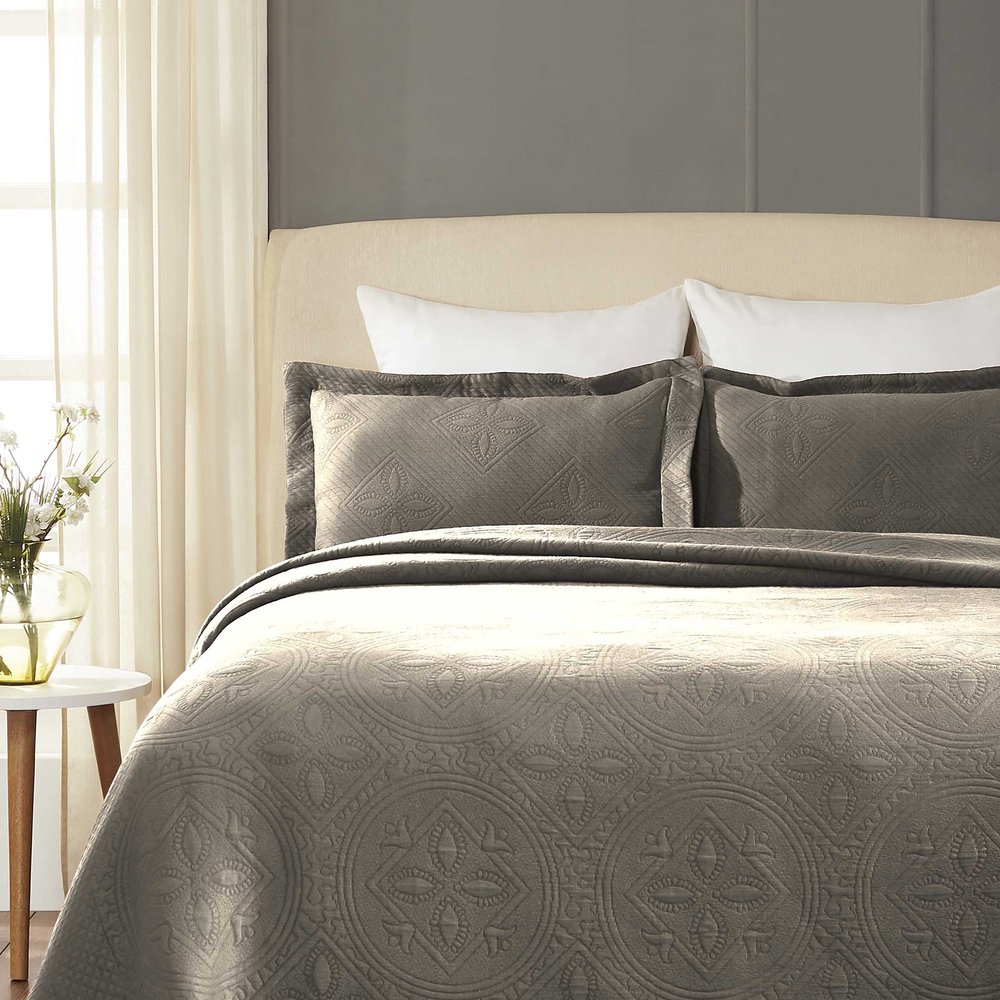 BLUENILEMILLS Blue Nile Mills Farmhouse Bedspread Set, Textured Cotton Celtic Circle Scalloped Quilt Set with Matching Sham(s), Farmhouse Amazon Essentials Bedding, Popular Pretty Quilt