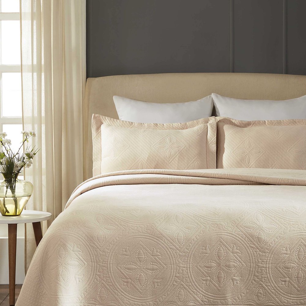 BLUENILEMILLS Blue Nile Mills Farmhouse Bedspread Set, Textured Cotton Celtic Circle Scalloped Quilt Set with Matching Sham(s), Farmhouse Amazon Essentials Bedding, Popular Pretty Quilt