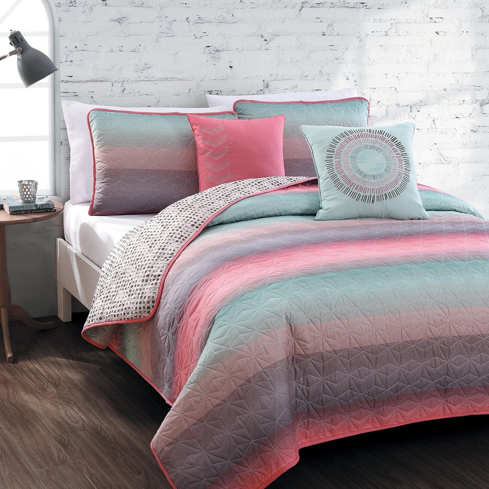 Avondale Manor 4-Piece Cypress Quilt Set, Twin Quilt Comforter Set, Lightweight Ultra-Soft Microfiber, Reversible Comfortable Bedding Set, Hypoallergenic Bedspread, Twin, Coral/Blue