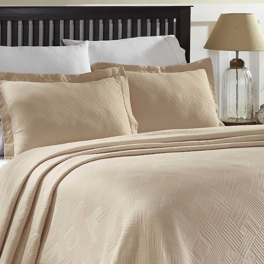 BNM Oversized Geometric Fret Design Matelasse Cotton Bedspread, Jacquard Weave, Soft, All-Season, Cozy, Lightweight, Perfect for Master or Guest Bedroom, Matching Pillow Sham, Twin, Bisque
