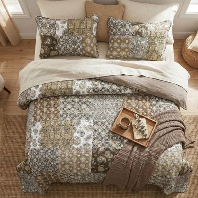 DaDa Bedding Bohemian Cotton Real Patchwork Floral Quilt Bedspread - Moroccan Dreams Filigree Paisley Olive Green Brown - Reversible Multi-Colorful Rustic Quilted Coverlet Set - Full - 3-Pieces
