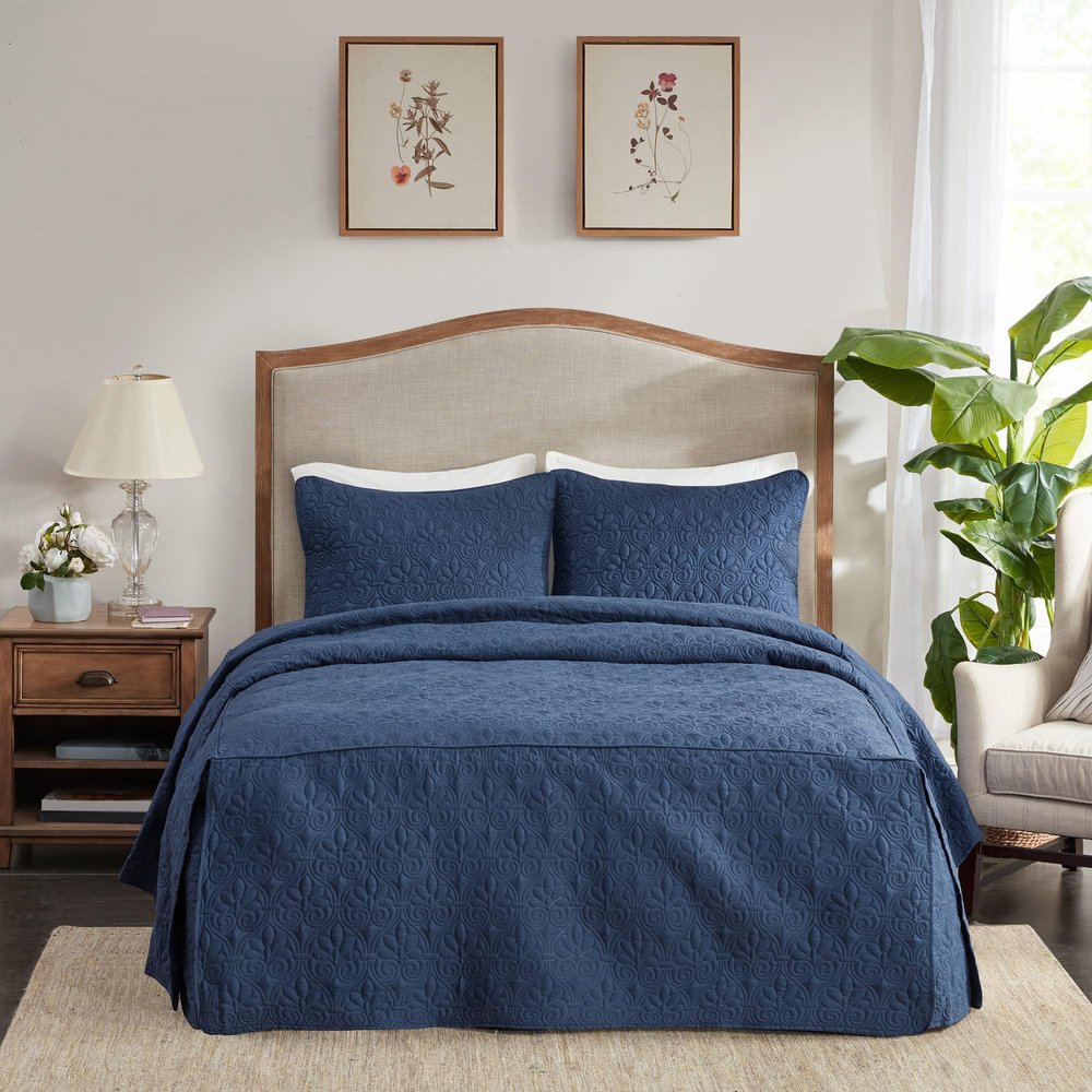 Madison Park Quebec Split Corner Quilted Bedspread Classic Traditional Design All Season, Lightweight, Bedding Set, Matching Shams, King, Damask Quilted Navy 3 Piece