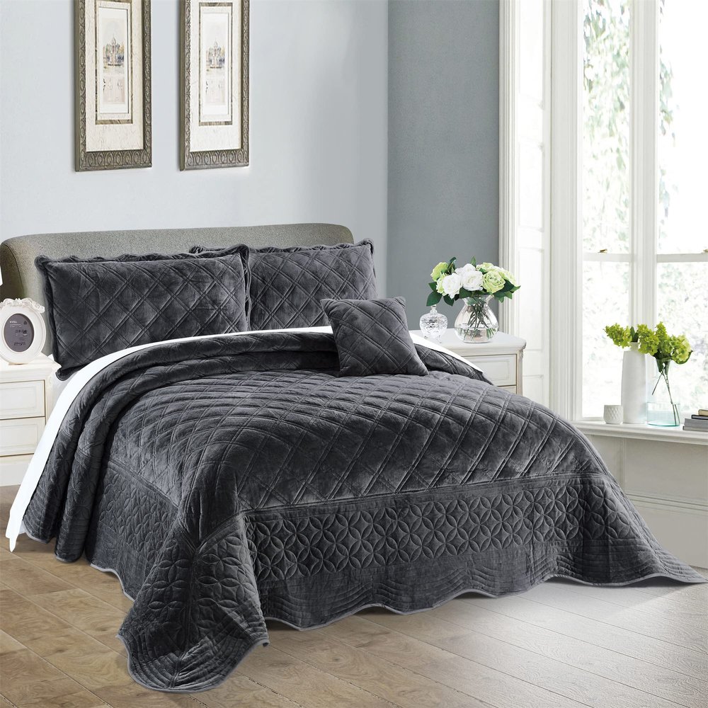 Home Soft Things Super Soft Microplush 4 Piece Bedspread Set Oversize Queen 110" x 120", Steel Gray Diamond Plaid Scallop Edged Warm Cozy Plush Quilt Comforter Bedding Set with 2 Shams 1 Pillow