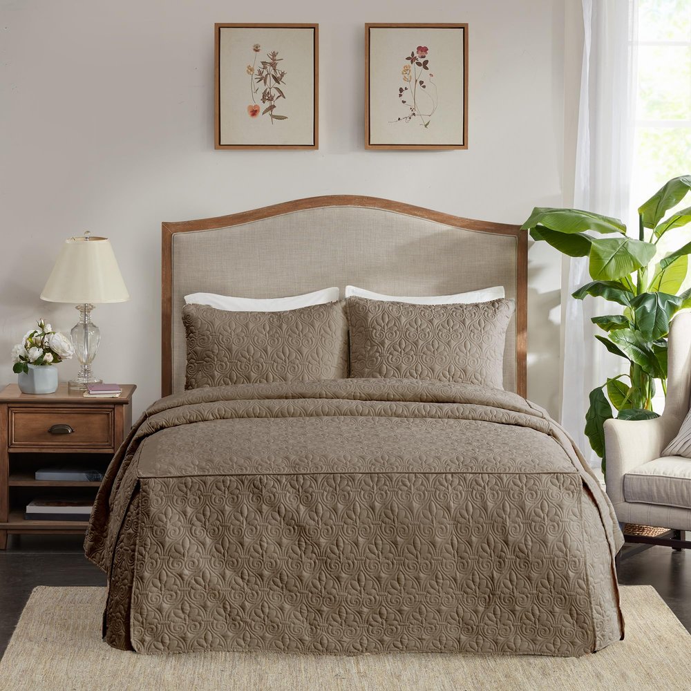 Madison Park Quebec Split Corner Quilted Bedspread Classic Traditional Design All Season, Lightweight, Bedding Set, Matching Shams, King, Damask Quilted Khaki 3 Piece