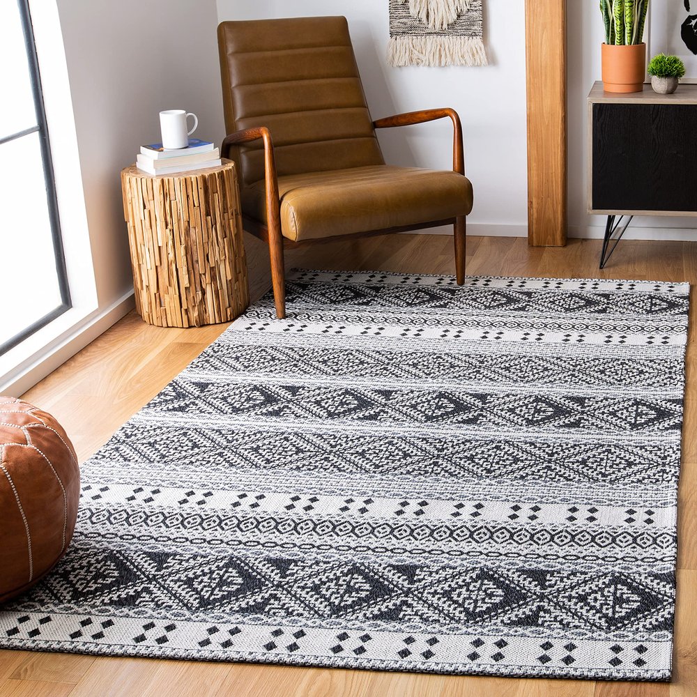 SAFAVIEH Area Rug 8x10 - Augustine Collection - Large - Black & Cream, Rustic Boho Design, Easy Cleaning, Ideal for Living Room, Bedroom, Office, Dining Space (AGT445Z)