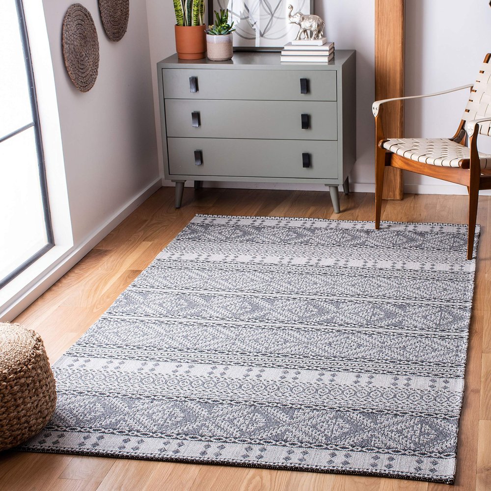 SAFAVIEH Area Rug 8x10 - Augustine Collection - Large - Light Grey & Anthracite, Rustic Boho Design, Easy Cleaning, Ideal for Living Room, Bedroom, Office, Dining Space (AGT445H)